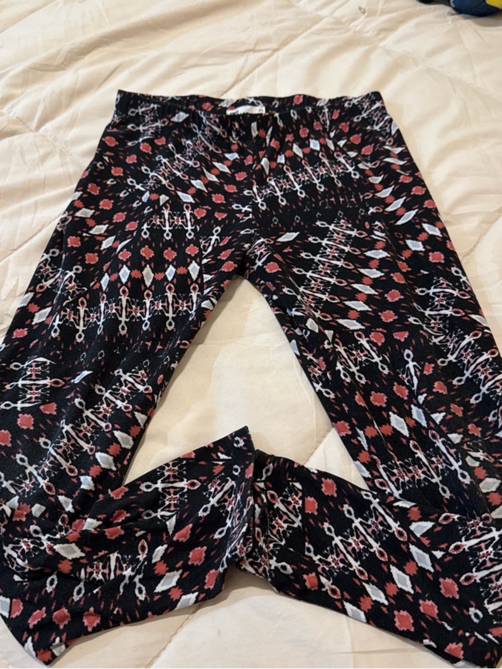 Epic Threads Black Leggings with Pink and White Aztec Print